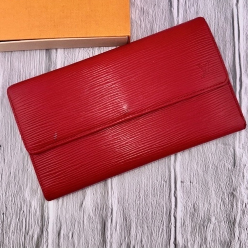 Louis Vuitton | AUTHENTIC Epi Leather Trifold Wallet, Red (EUC)